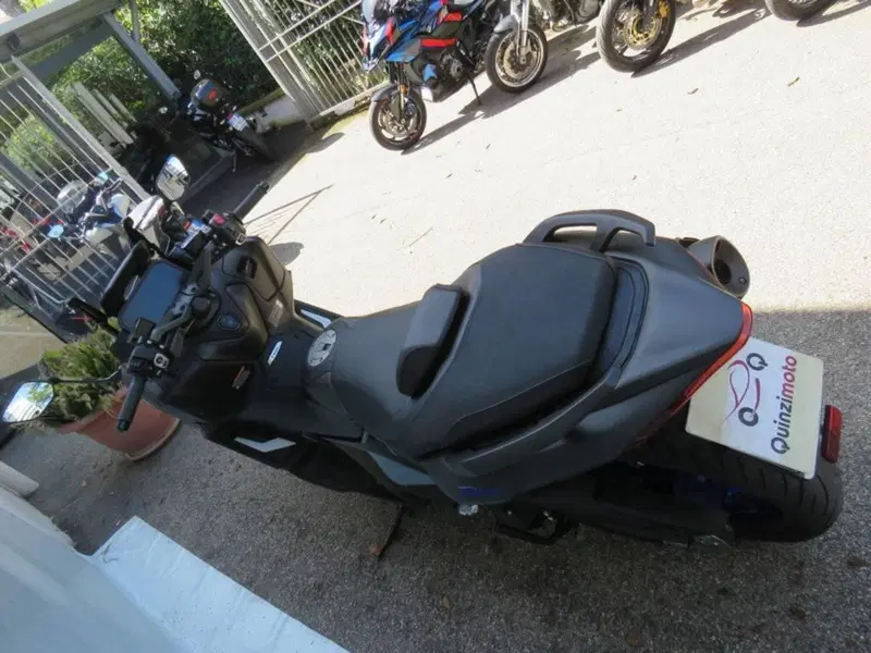 Yamaha T-Max 560 (2025 - 26) (5)