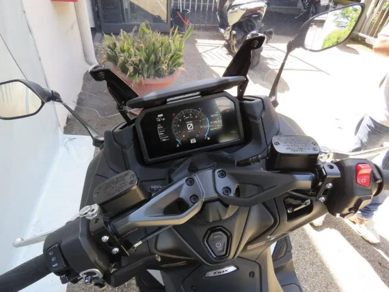 Yamaha T-Max 560 (2025 - 26) (11)