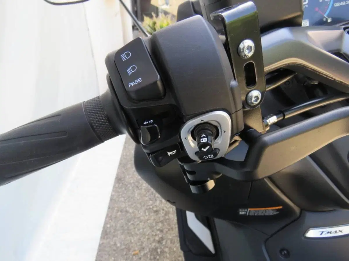 Yamaha T-Max 560 (2025 - 26) (12)