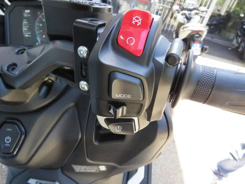 Yamaha T-Max 560 (2025 - 26) (13)