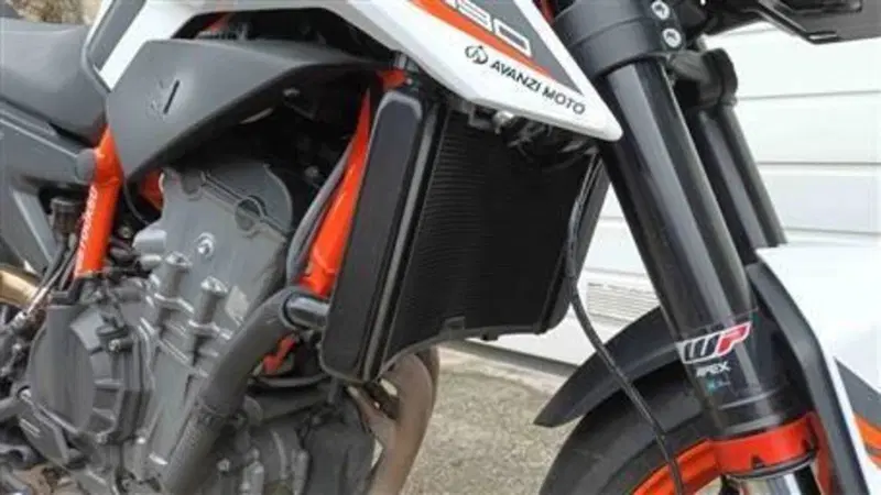 KTM 890 Duke R (2021) (2)