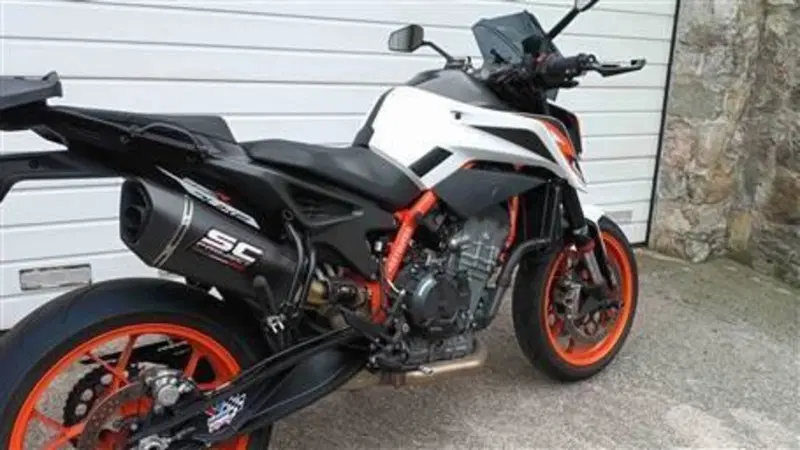 KTM 890 Duke R (2021) (3)