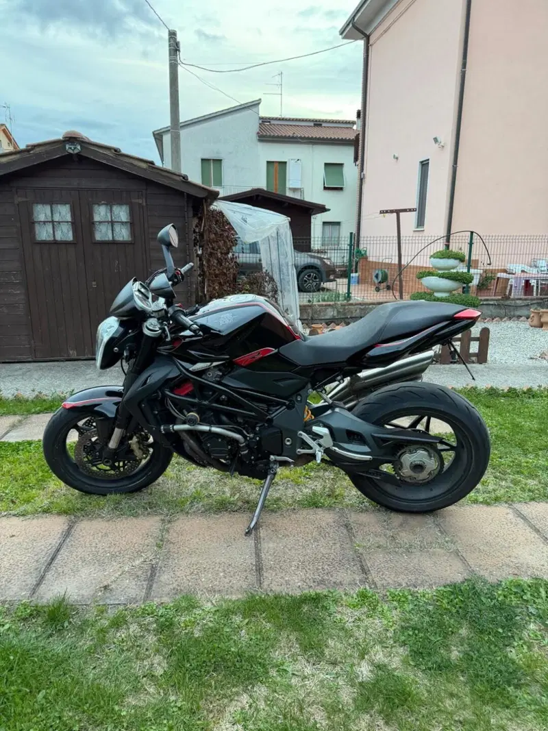 MV Agusta Brutale 1090 R (2012 - 15) (4)