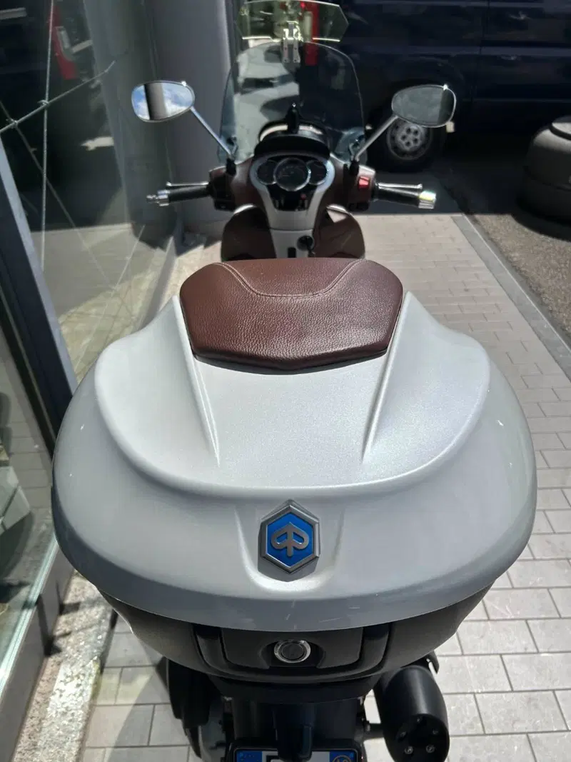 Piaggio Beverly 350 Police ABS-ASR (2018 - 20) (6)