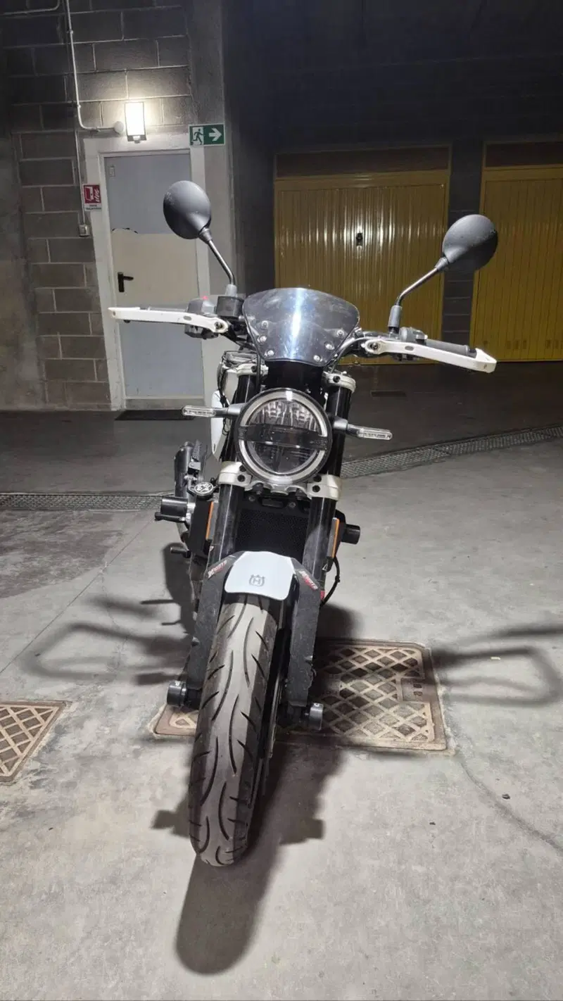 Husqvarna Vitpilen 401 (2021 - 23) (3)