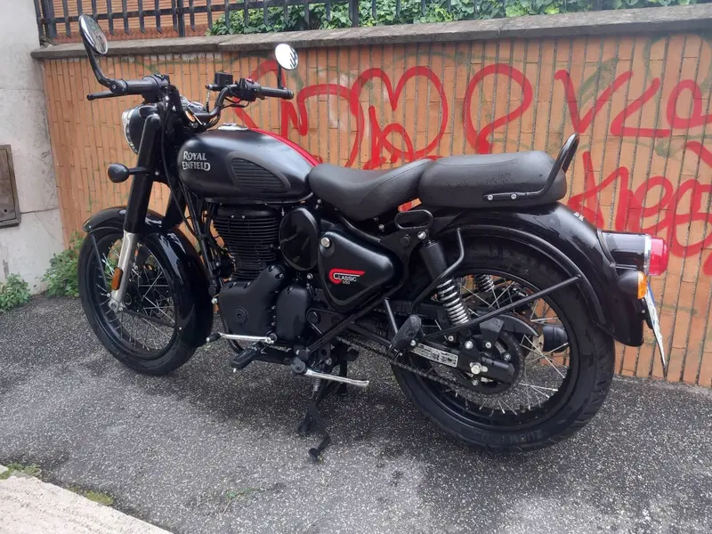 Royal Enfield Classic 350 (2021 - 26) (3)