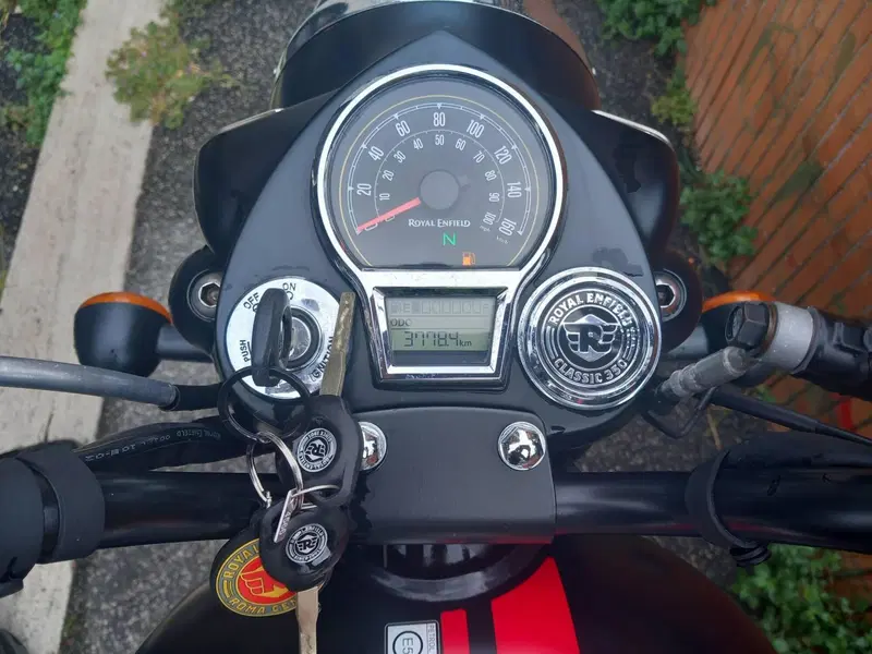 Royal Enfield Classic 350 (2021 - 26) (4)
