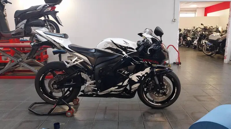 Honda CBR 600 RR (2009 - 12) (5)
