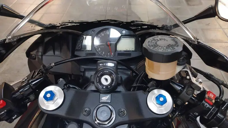 Honda CBR 600 RR (2009 - 12) (6)