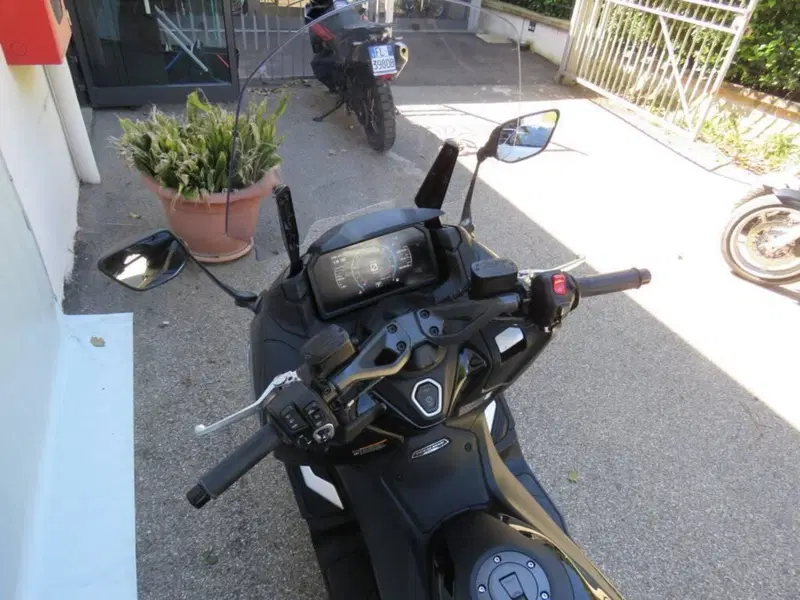 Yamaha T-Max 560 Tech Max (2022 - 24) (12)