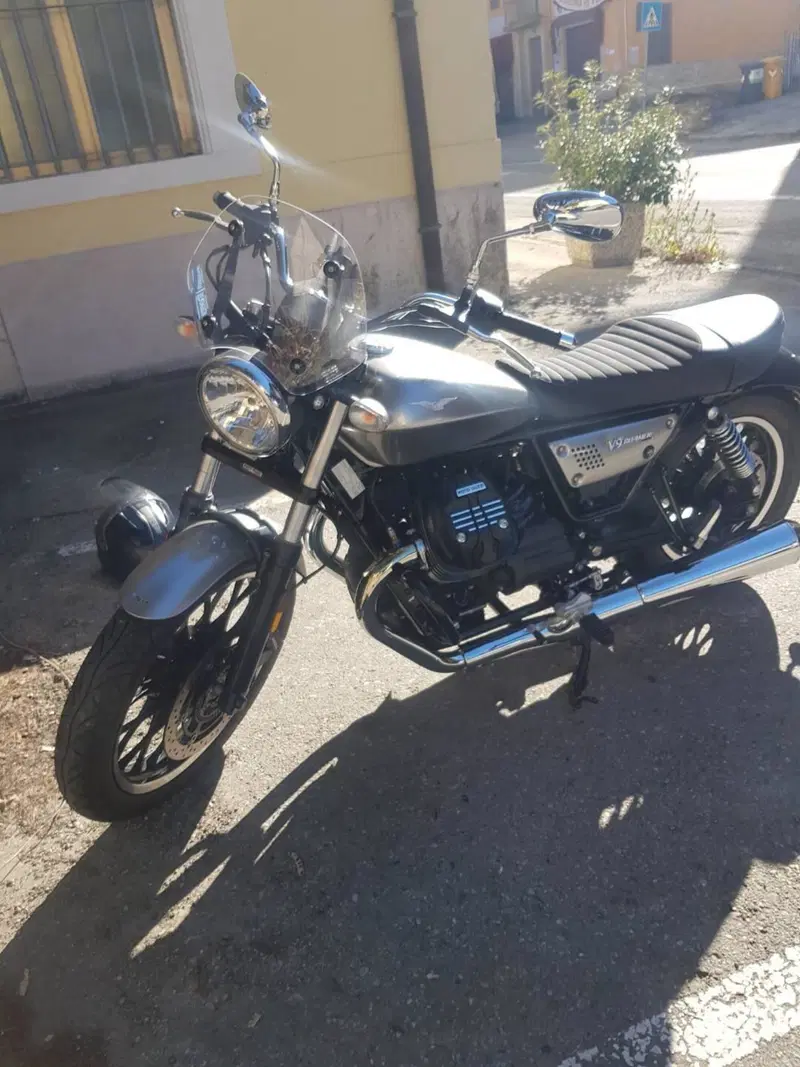 Moto Guzzi V9 Roamer (2021 - 24)