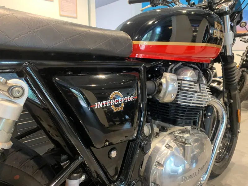 Royal Enfield Interceptor 650 (2021 - 26) (3)