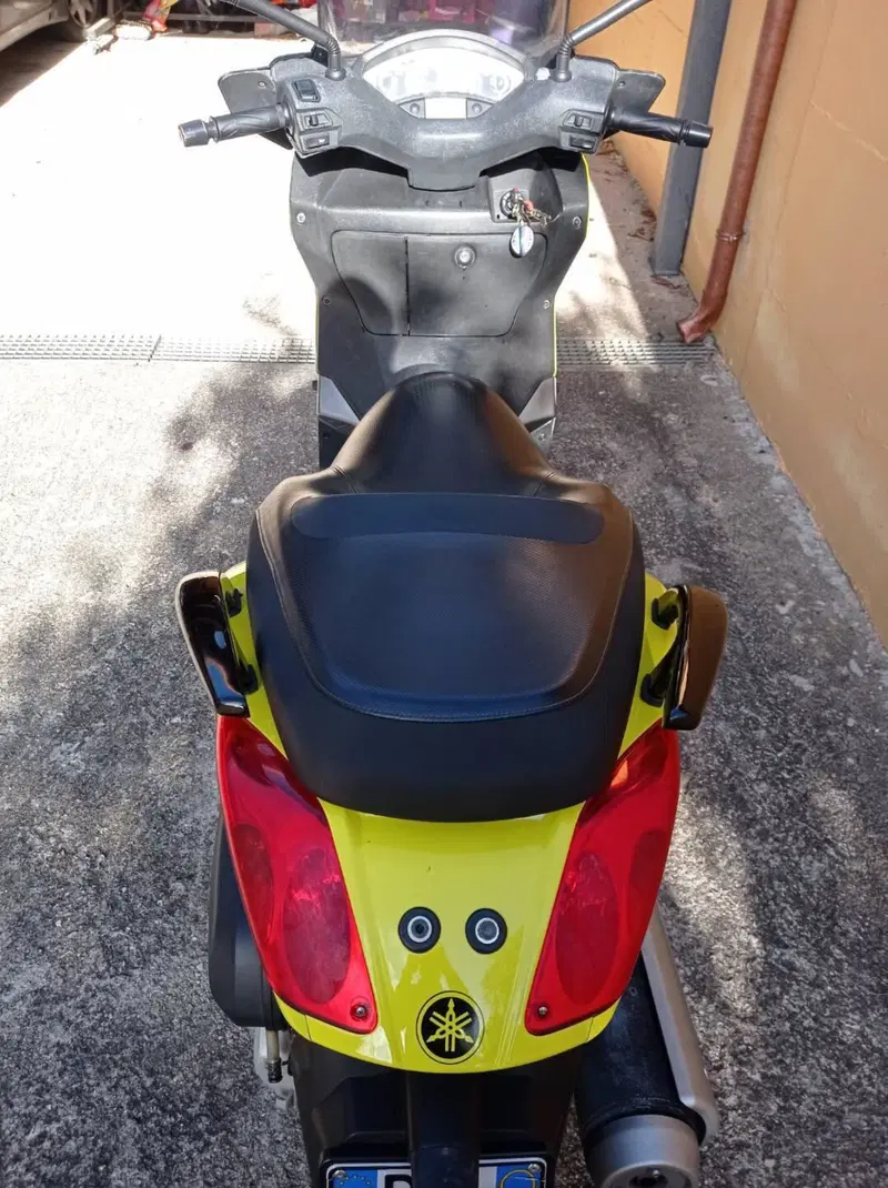 Yamaha X-Max 250 (2005 - 07) (2)
