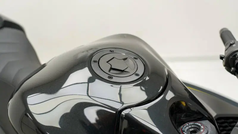 Kawasaki Z 1000 (2010 - 13) (15)