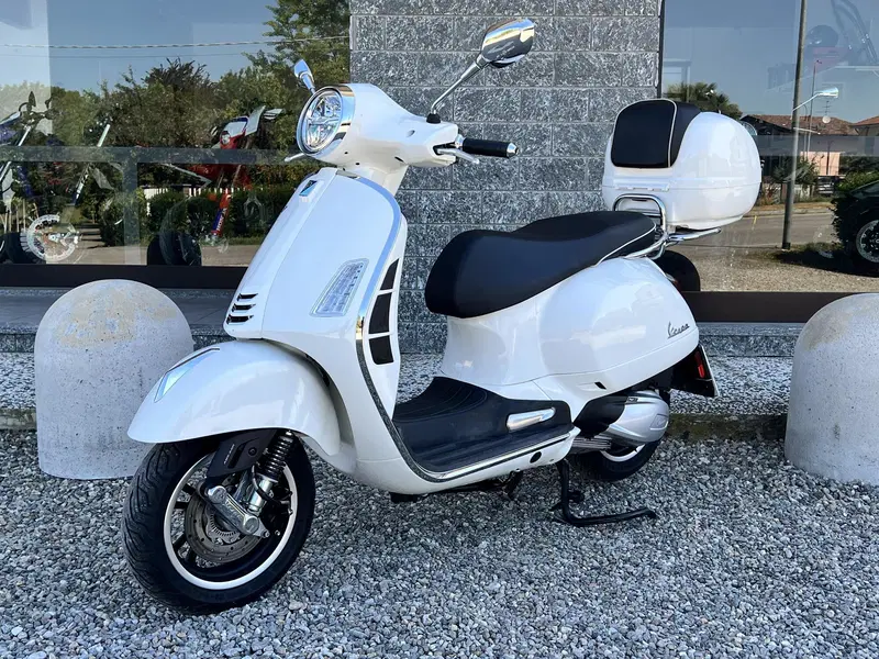 Vespa GTS 300 Super (2023 - 24) (3)