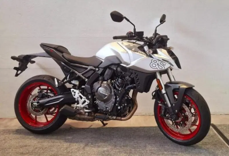 Suzuki GSX-8S (2025 - 26)