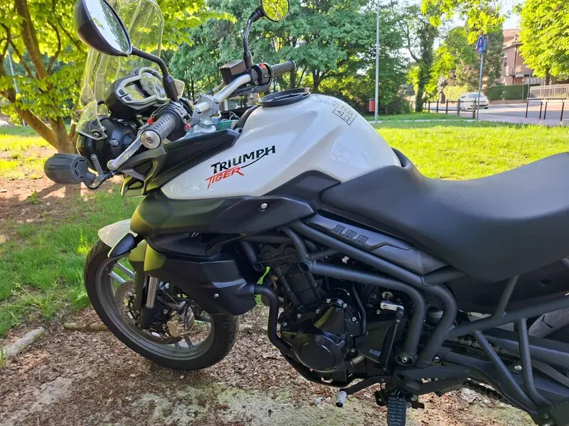 Triumph Tiger 800 ABS (2010 - 14) (2)