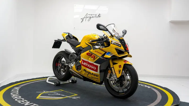 Ducati Panigale V4 Bagnaia 2022 World Champion Replica (2023) (3)