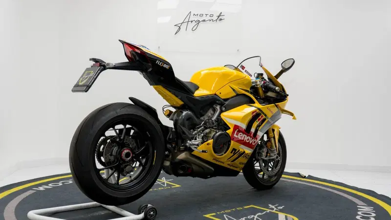Ducati Panigale V4 Bagnaia 2022 World Champion Replica (2023) (8)