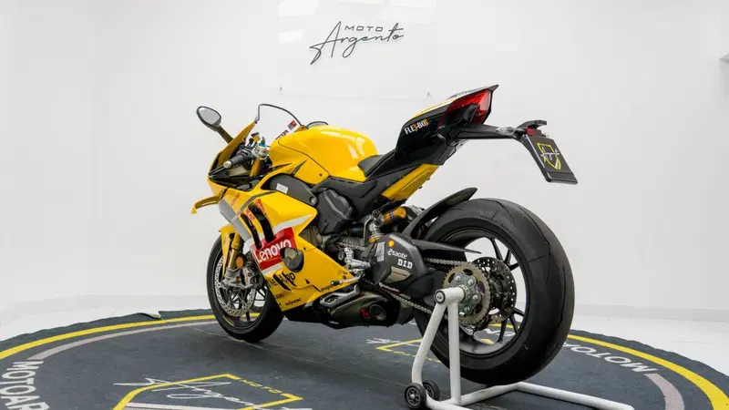 Ducati Panigale V4 Bagnaia 2022 World Champion Replica (2023) (6)