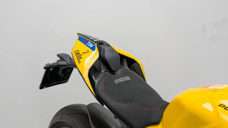 Ducati Panigale V4 Bagnaia 2022 World Champion Replica (2023) (9)