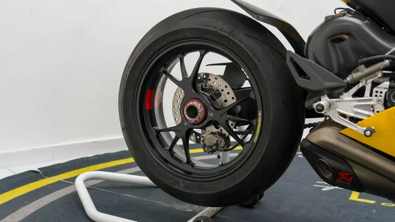 Ducati Panigale V4 Bagnaia 2022 World Champion Replica (2023) (10)