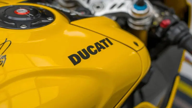 Ducati Panigale V4 Bagnaia 2022 World Champion Replica (2023) (11)