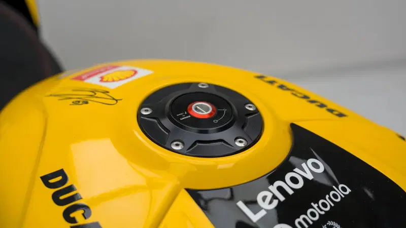 Ducati Panigale V4 Bagnaia 2022 World Champion Replica (2023) (12)