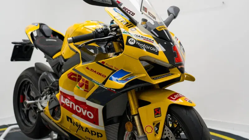 Ducati Panigale V4 Bagnaia 2022 World Champion Replica (2023) (16)