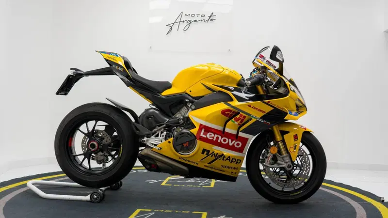 Ducati Panigale V4 Bagnaia 2022 World Champion Replica (2023) (2)