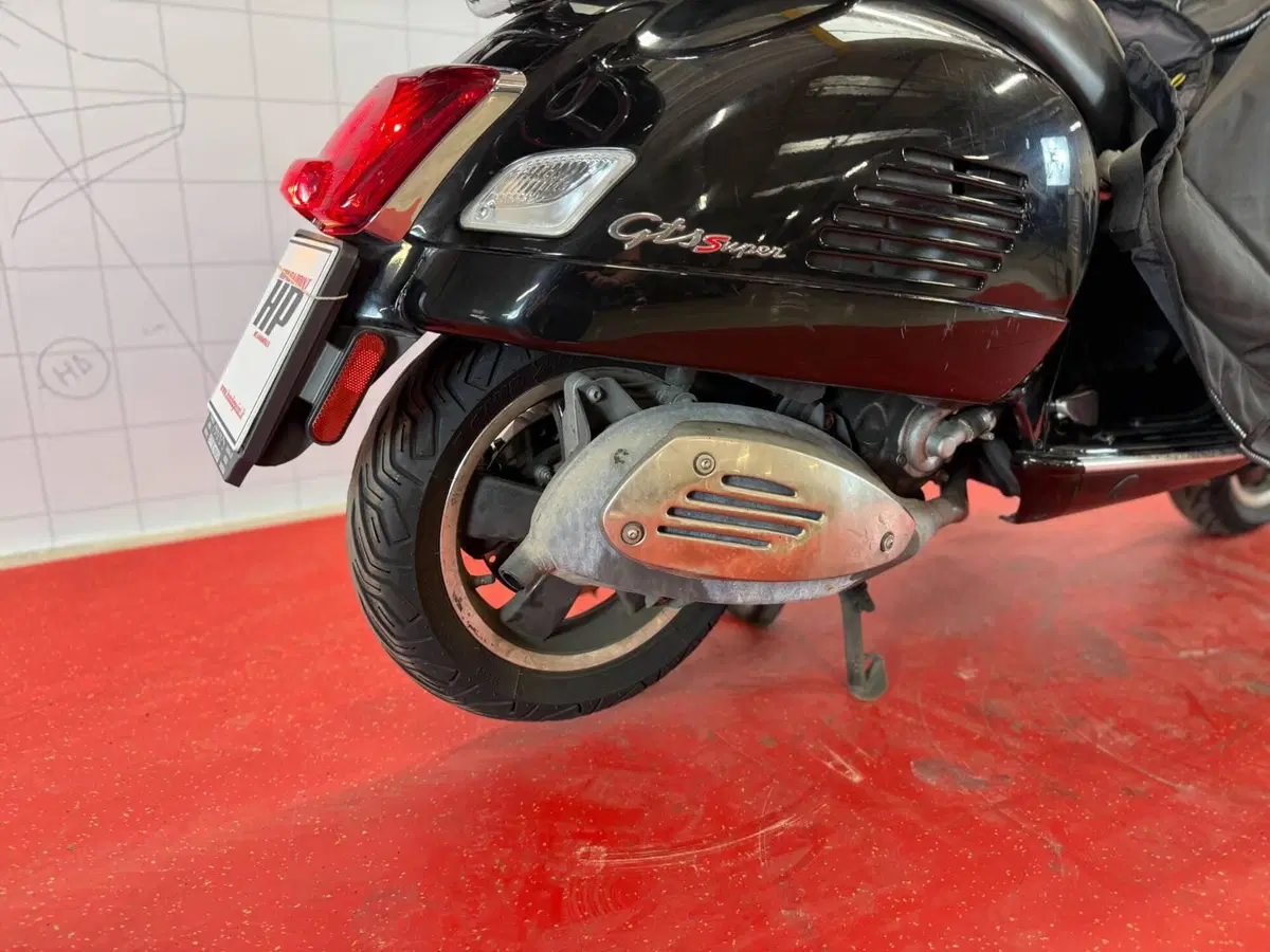 Vespa GTS 300 Super (2017 - 18) (11)