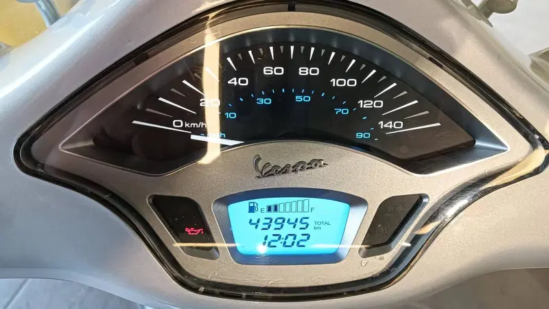 Vespa Primavera 150 3V ie Touring (2015 - 16) (5)