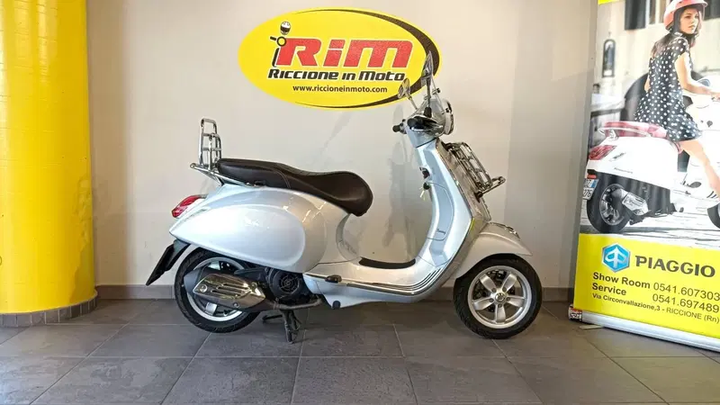 Vespa Primavera 150 3V ie Touring (2015 - 16) (4)