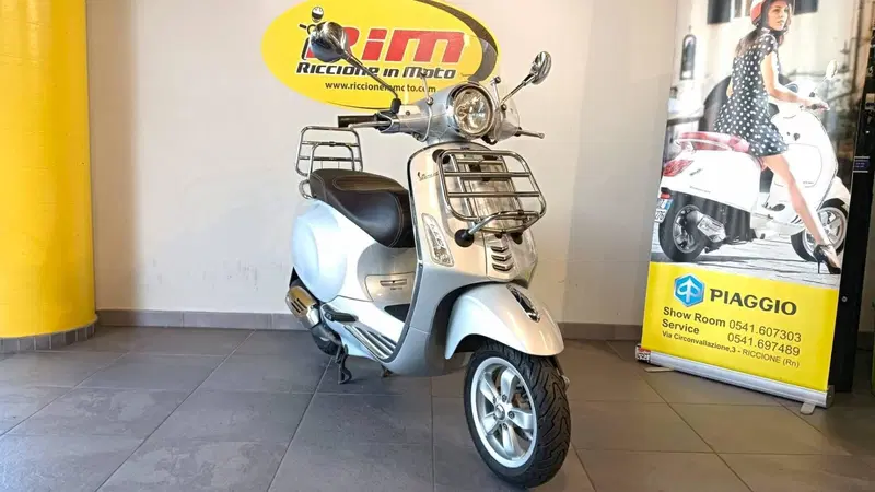 Vespa Primavera 150 3V ie Touring (2015 - 16) (2)