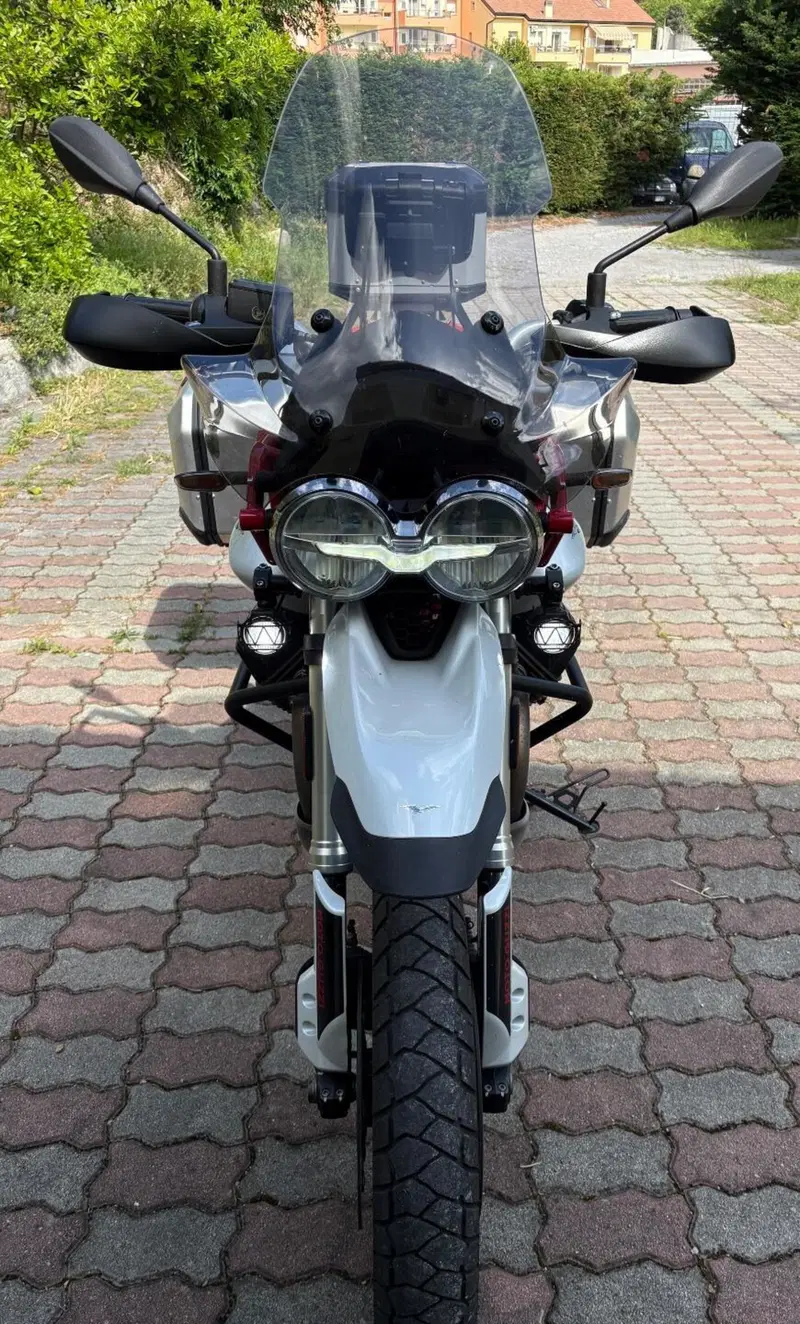 Moto Guzzi V85 TT (2021 - 23) (4)