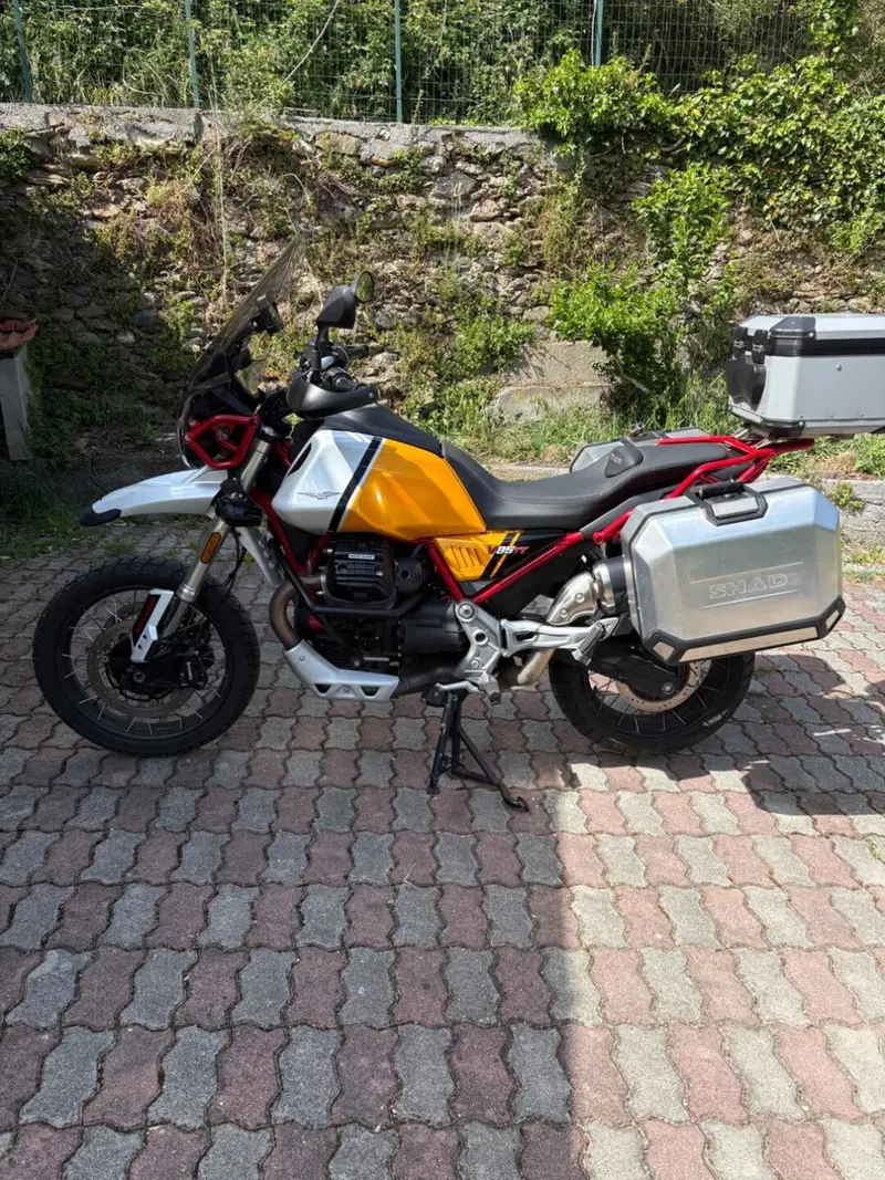 Moto Guzzi V85 TT (2021 - 23)