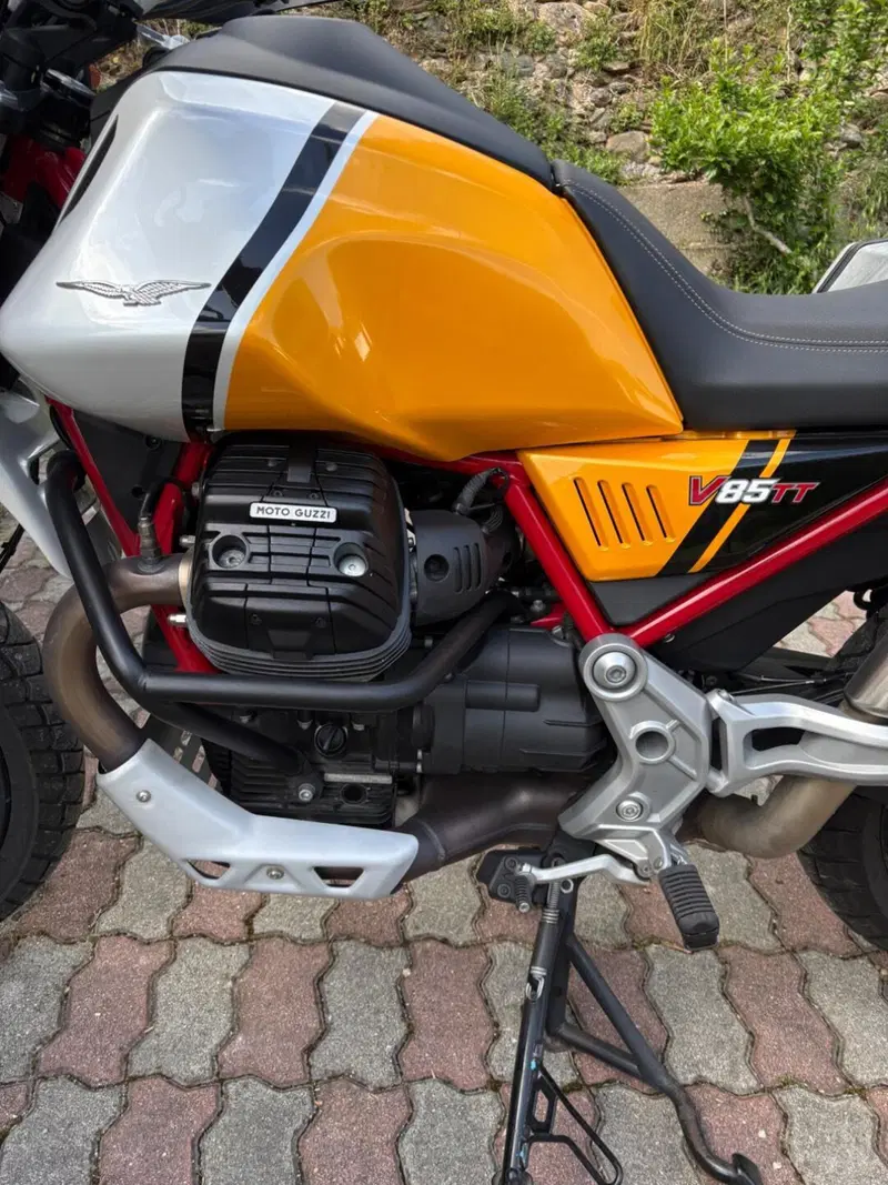 Moto Guzzi V85 TT (2021 - 23) (5)