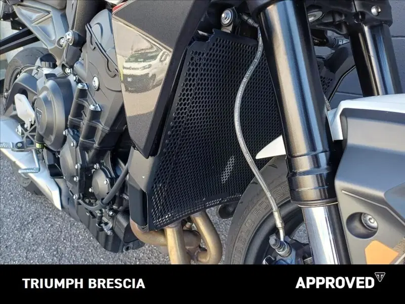 Triumph Street Triple 765 R (2023 - 26) (8)