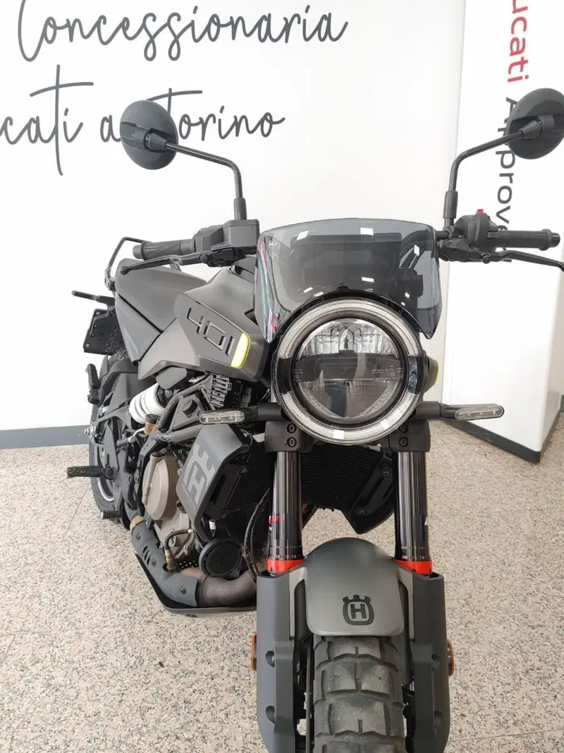 Husqvarna Svartpilen 401 (2024 - 26) (2)