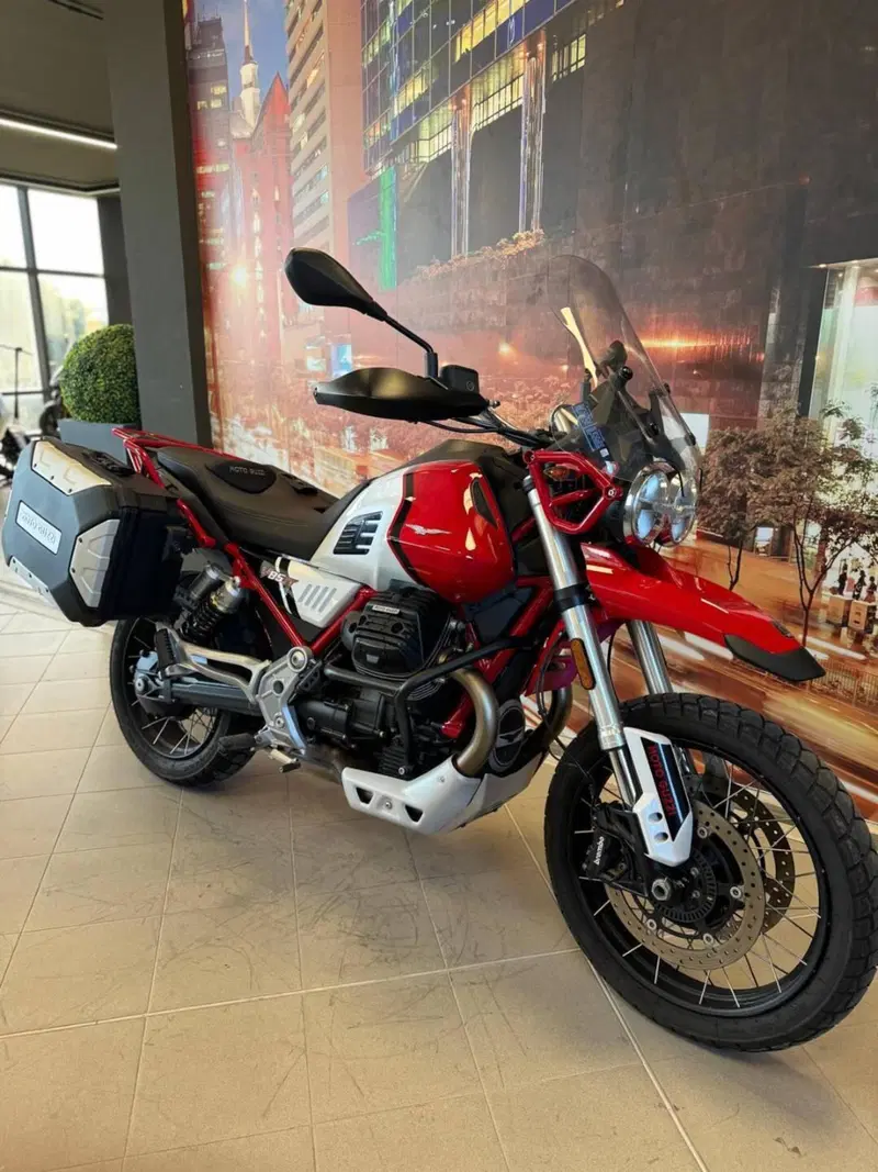 Moto Guzzi V85 TT (2021 - 23) (2)