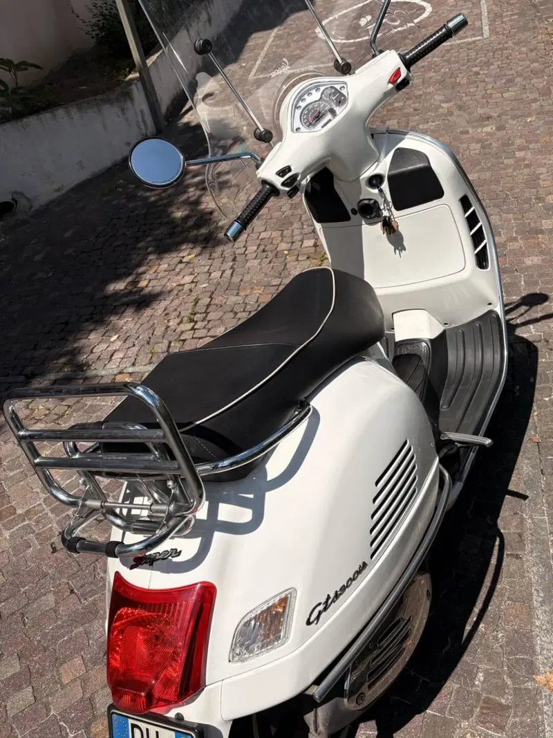 Vespa GTS 300 Super (2008 - 16) (3)