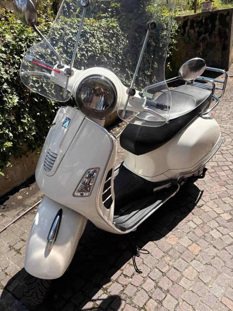 Vespa GTS 300 Super (2008 - 16) (2)