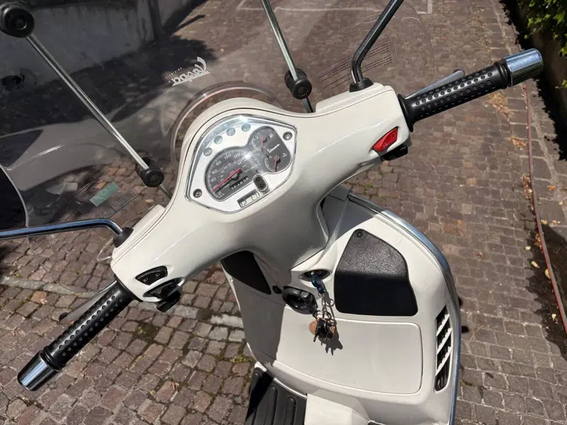 Vespa GTS 300 Super (2008 - 16) (4)