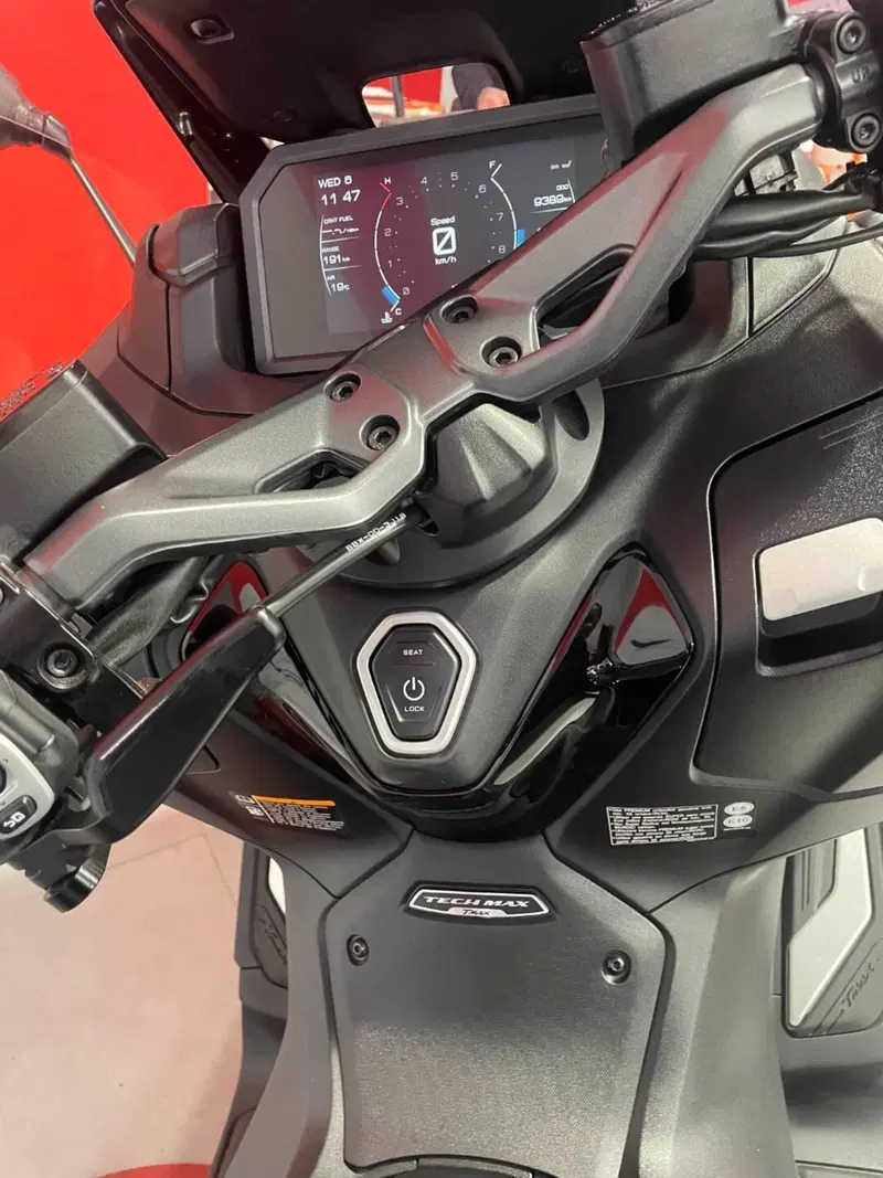 Yamaha T-Max 560 Tech Max (2022 - 24) (3)