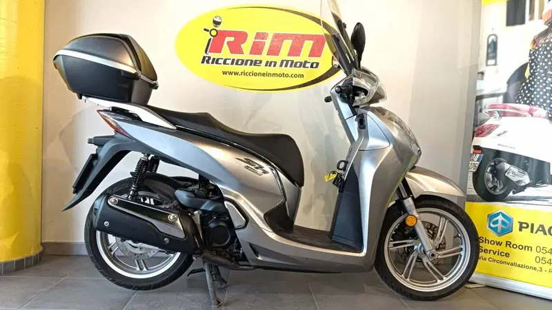Honda SH 300 i ABS (2016 - 20) (7)
