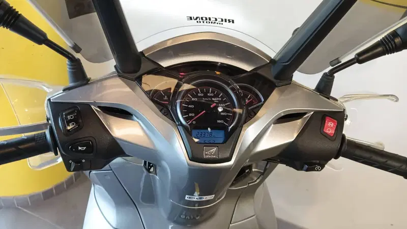 Honda SH 300 i ABS (2016 - 20) (6)