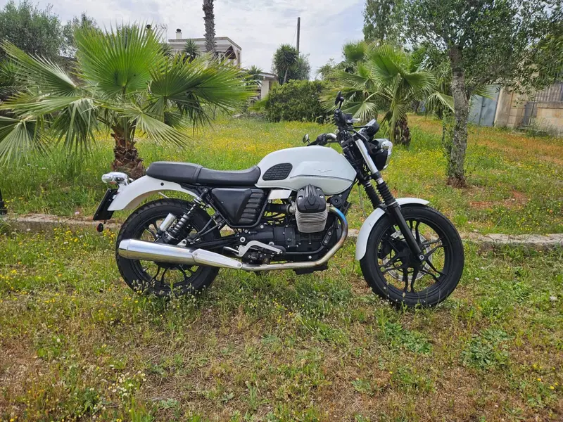 Moto Guzzi V7 Stone (2012 - 15) (2)