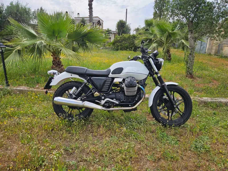 Moto Guzzi V7 Stone (2012 - 15) (3)