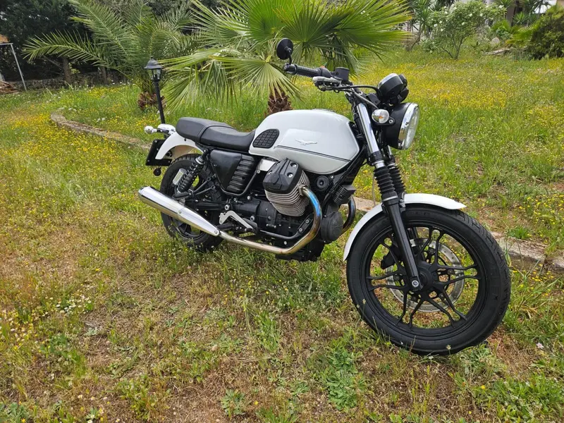 Moto Guzzi V7 Stone (2012 - 15) (4)