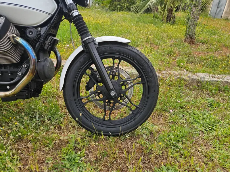 Moto Guzzi V7 Stone (2012 - 15) (5)